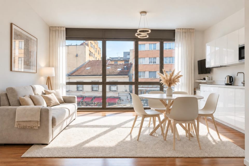 TV and multimedia, View (from property/room), Kitchen or kitchenette, Living room, Seating area, Dining area, Landmark view