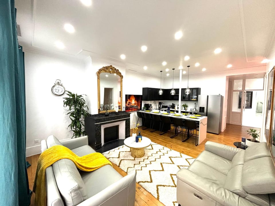 Living room, Seating area