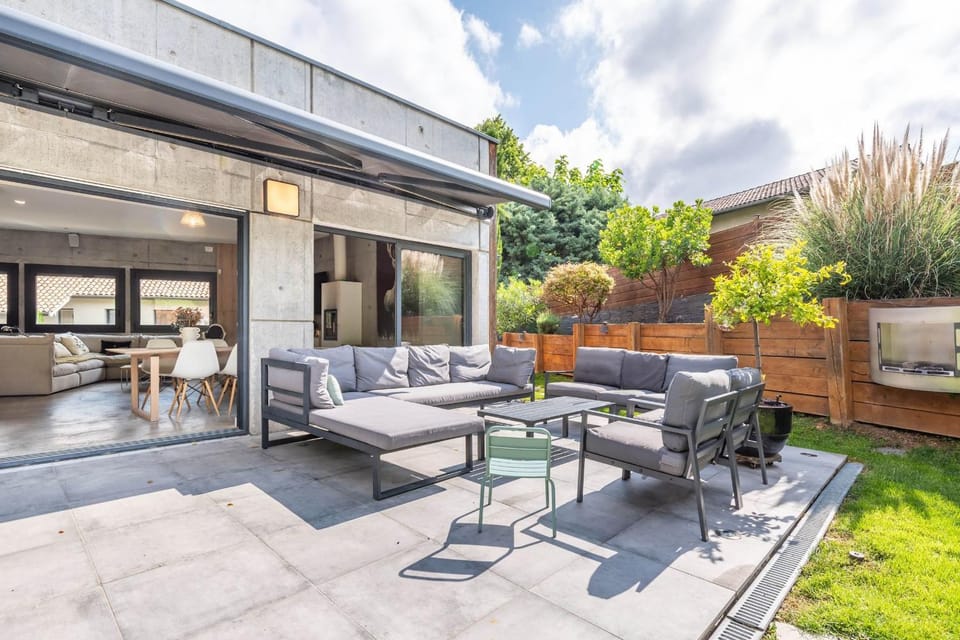 La Moderne - Modern house with pool and garden Villa in Auvergne-Rhône-Alpes