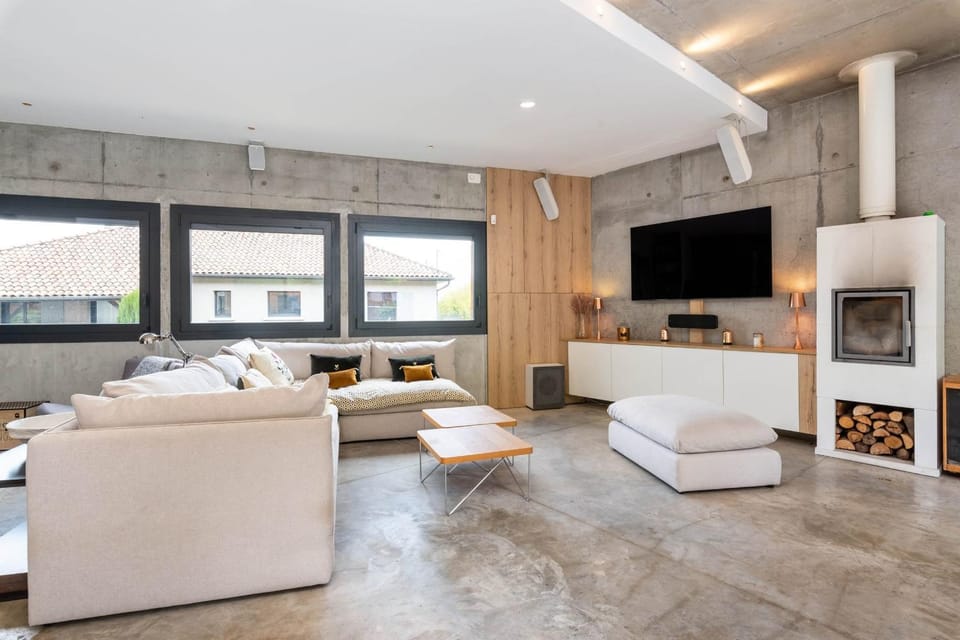 La Moderne - Modern house with pool and garden Villa in Auvergne-Rhône-Alpes
