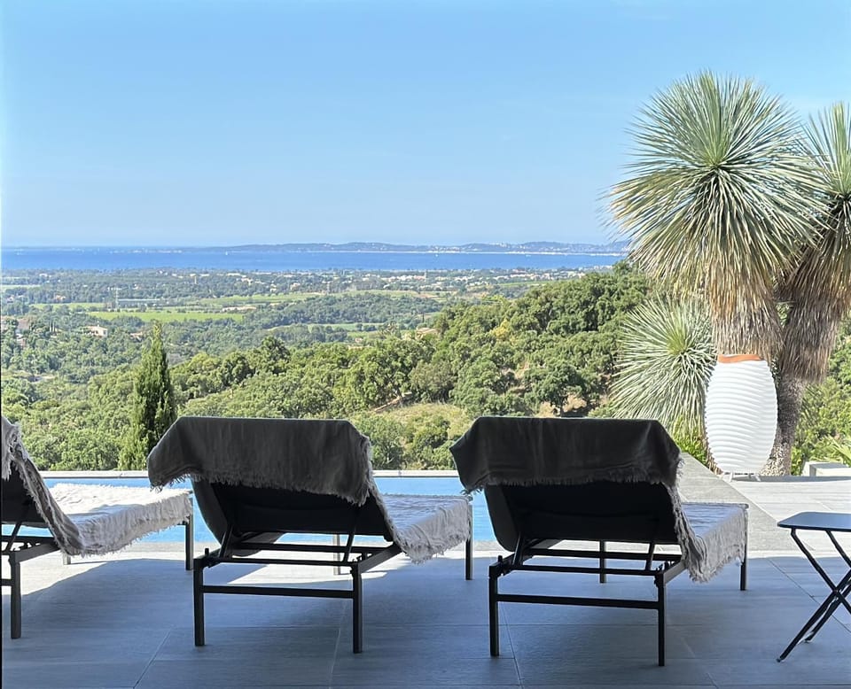 La Vigie, villa pour 8 personnes avec piscine chauffée et vue mer à La Londe-Les-Maures Villa in La Londe-les-Maures