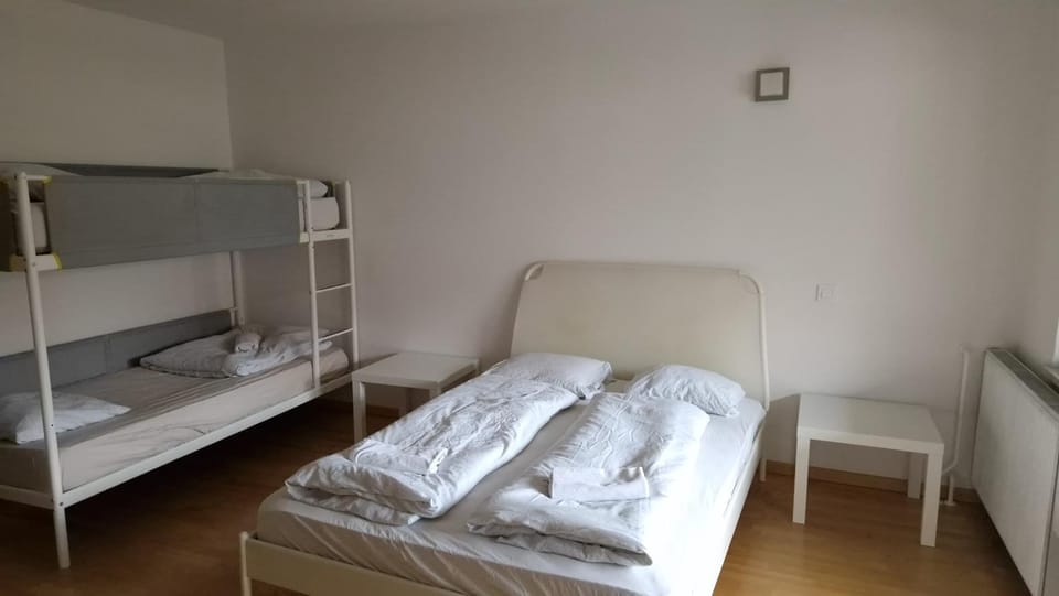 Bed, Photo of the whole room, Bedroom, bunk bed, towels