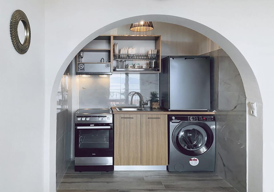 Kitchen or kitchenette, oven, stove, laundry, laundry, washing machine, kitchen, kitchen
