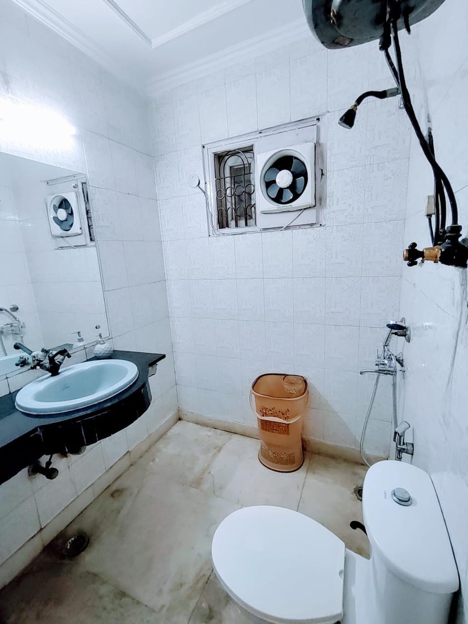 Shower, Toilet, Bathroom, Bathroom