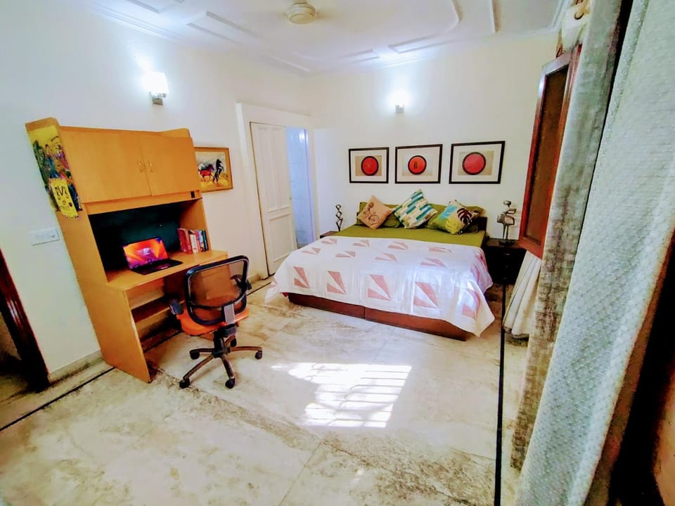 Bed, Photo of the whole room, Bedroom