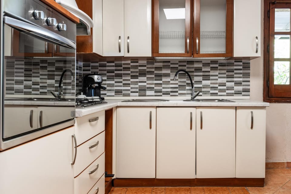 Kitchen or kitchenette, Living room