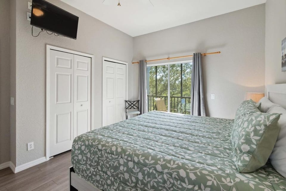 Beautiful condo in Bahama Bay Apartment in Four Corners