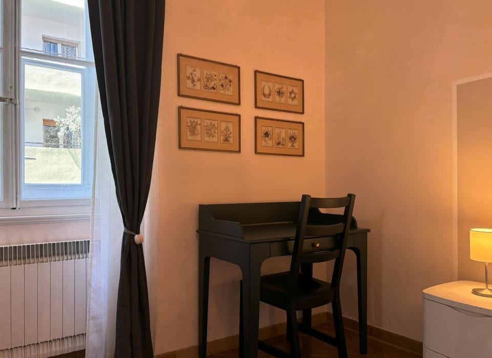 Seating area, Bedroom