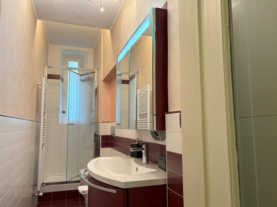 Shower, Toilet, Bathroom