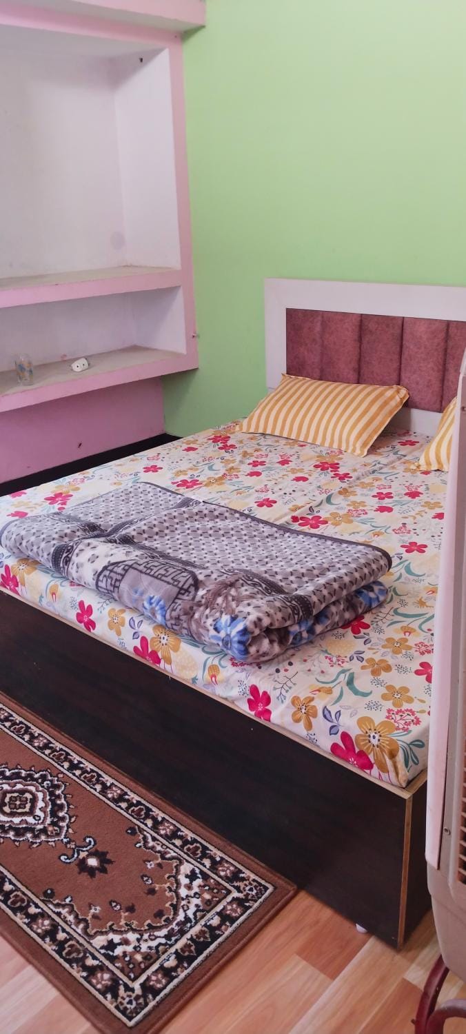 Hari Krishna Sadan paying guest House AYODHYA DHAM RAILWAY STATION Vacation rental in Uttar Pradesh