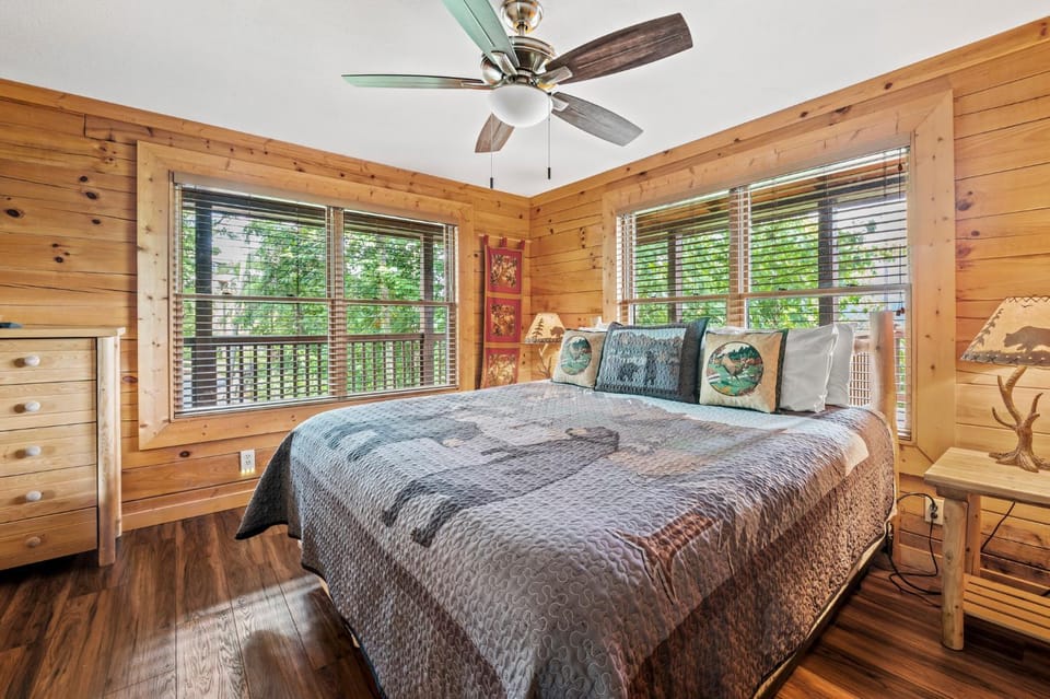 Dancing Bear Lodge by Stony Brook Cabins Cabin in Pittman Center