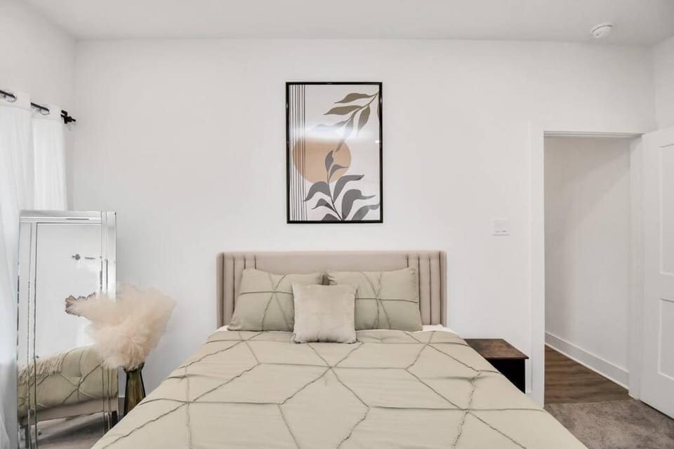 Stylish 4 Beds - Min to Downtown With Backyard House in Houston