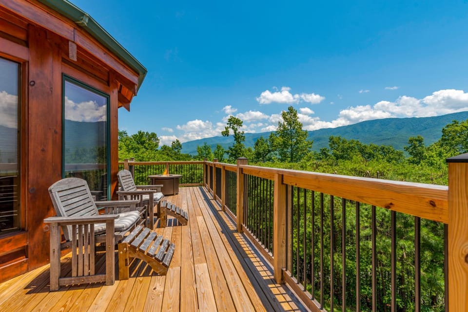 Pinnacle View Lodge by Stony Brook Cabins Cabin in Pittman Center