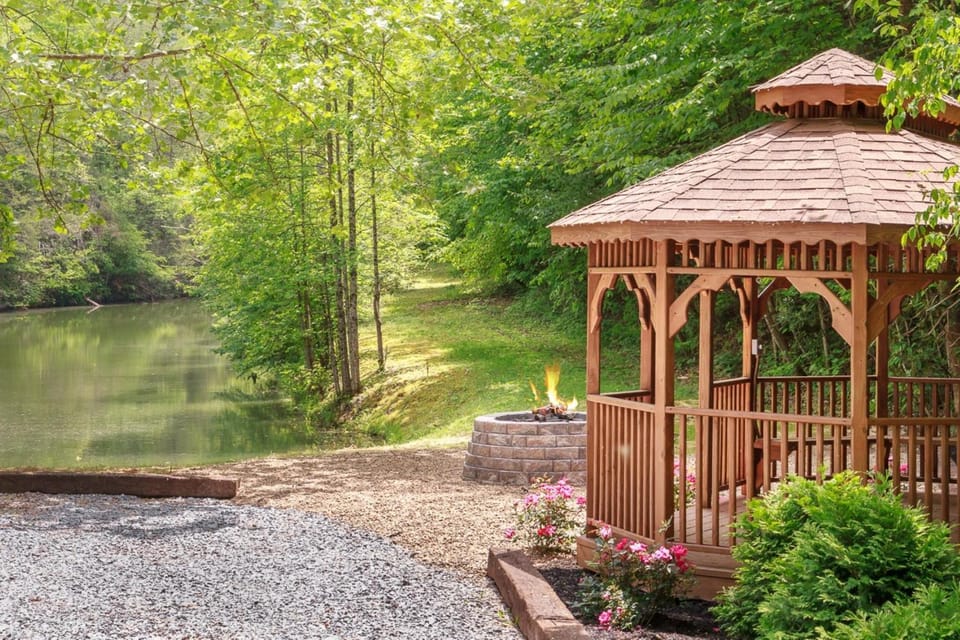 Trail's End by Stony Brook Cabins Cabin in Pittman Center