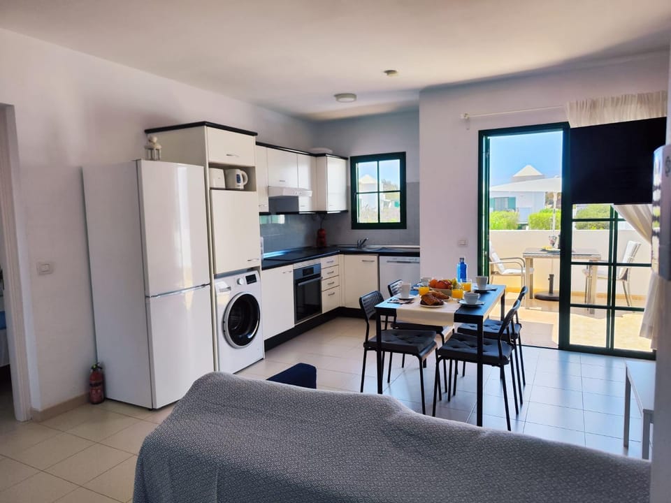 TV and multimedia, Kitchen or kitchenette, Living room, Dining area, dishwasher, stove, toaster, washing machine