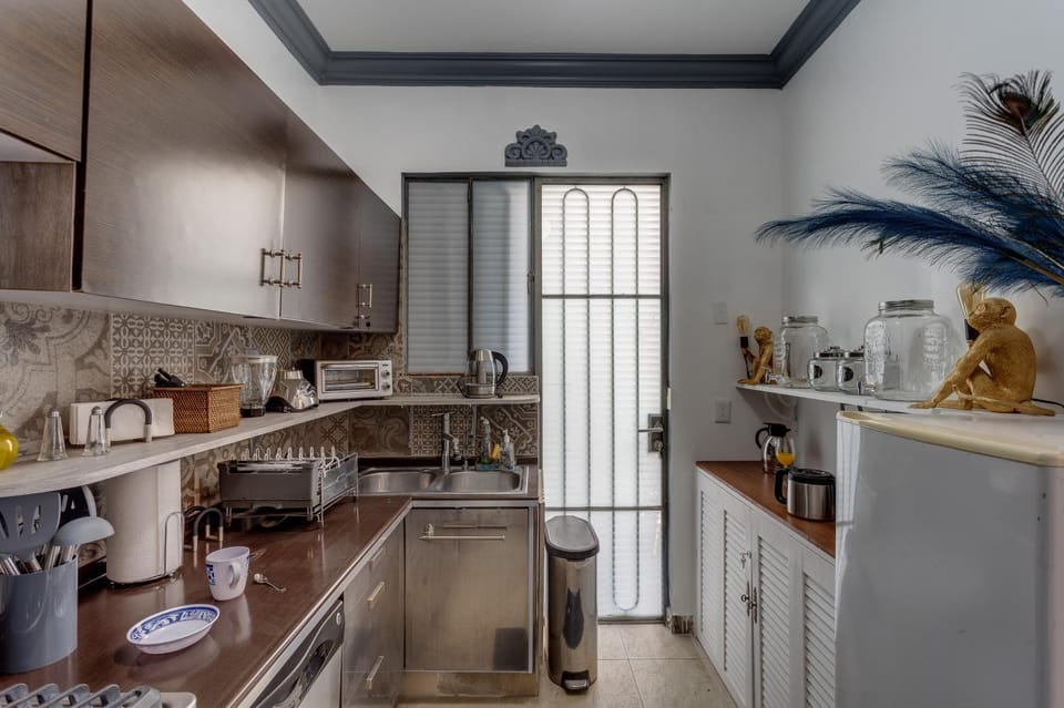 Kitchen or kitchenette, Internal: Not applicable to any particular room