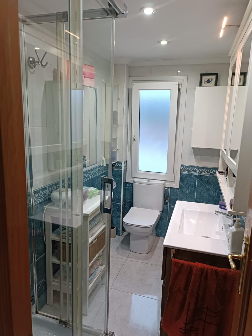 Shower, Toilet, Bathroom, towels