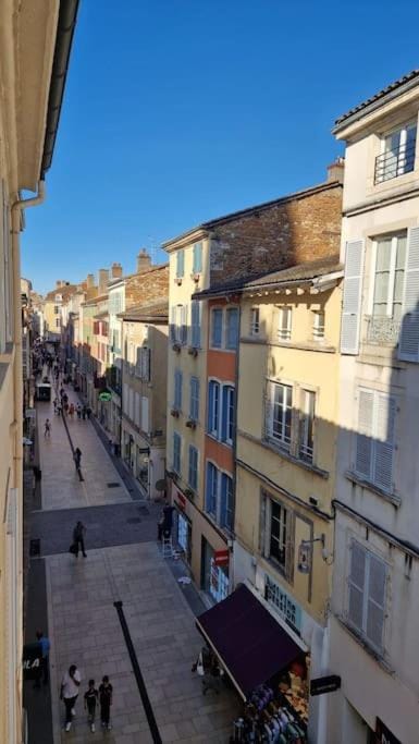 Neighbourhood, Street view, Location
