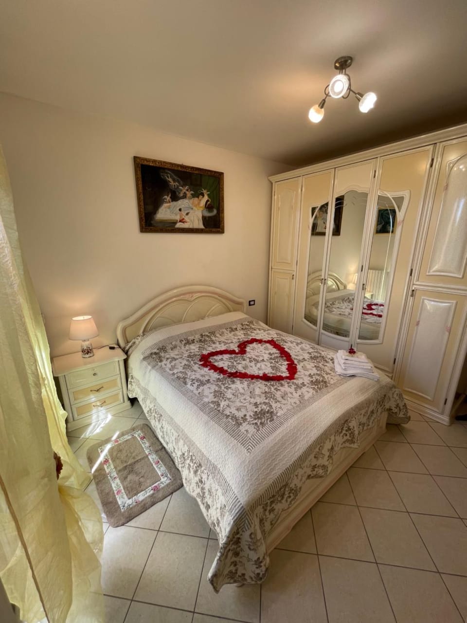 Photo of the whole room, Bedroom