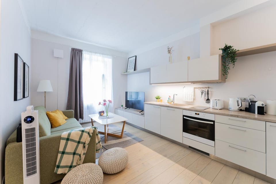 TV and multimedia, Kitchen or kitchenette, Seating area