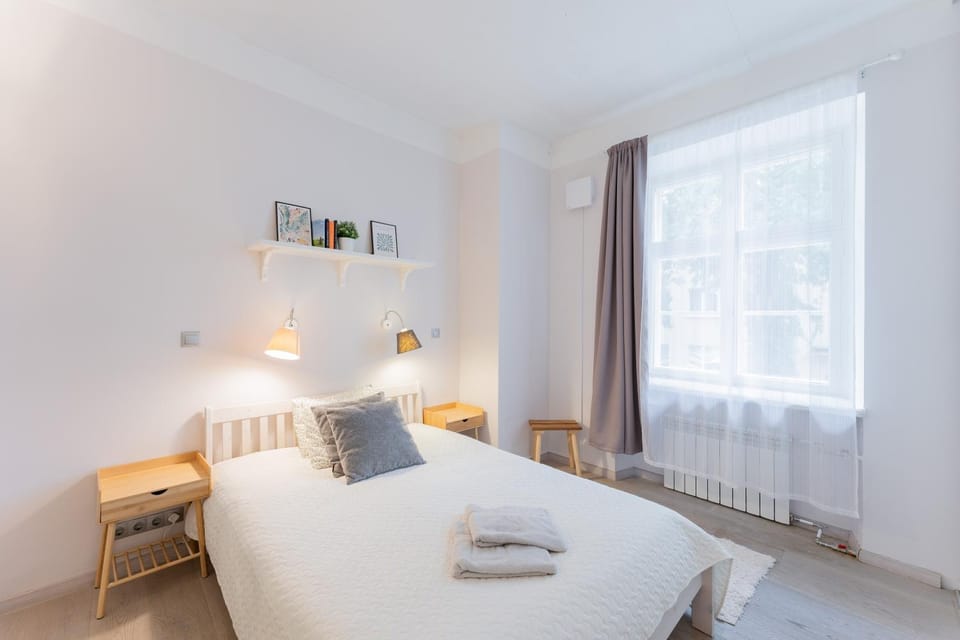 Bed, Bedroom, towels
