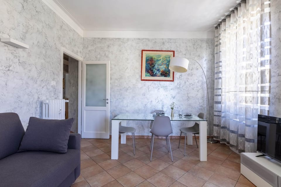 TV and multimedia, Living room, Dining area
