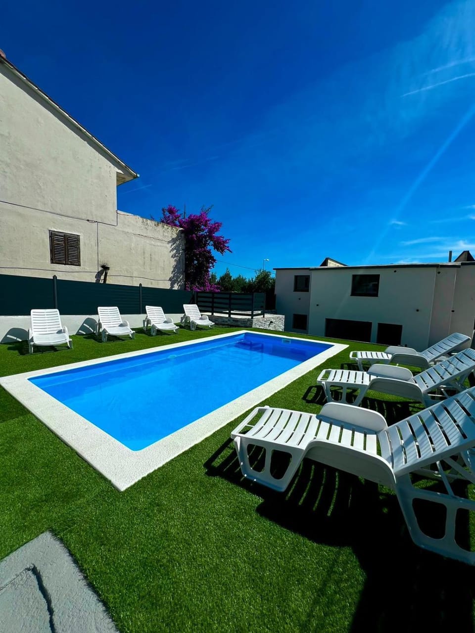 Day, Pool view, Swimming pool, sunbed