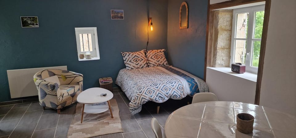 Bed, Living room