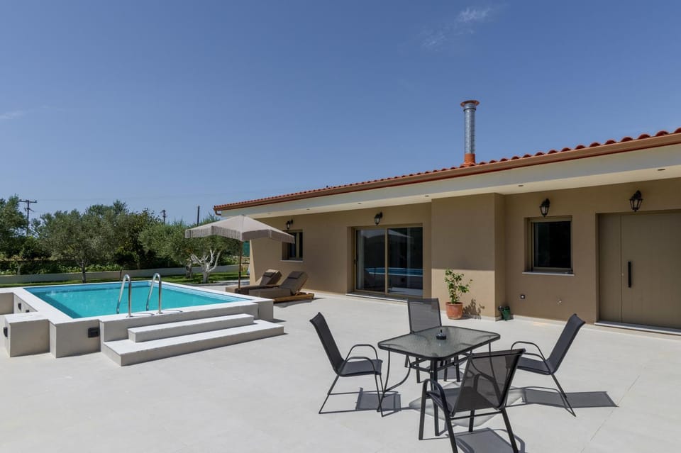 Day, Pool view, Swimming pool, sunbed