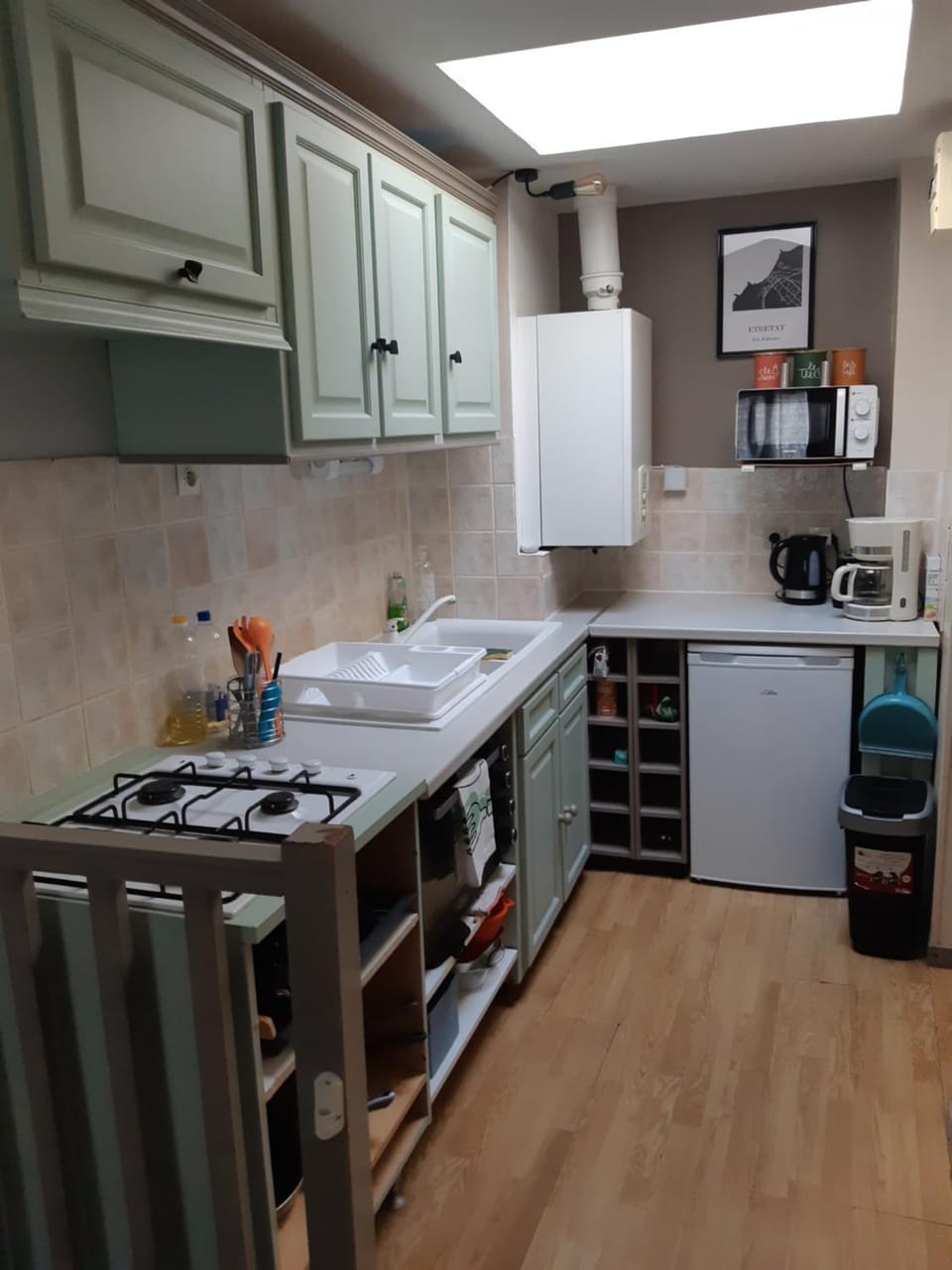 minibar, oven, stove, toaster, kitchen