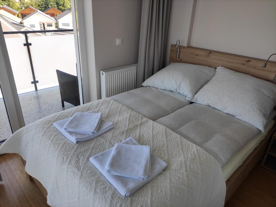 Bed, Photo of the whole room, Bedroom, towels