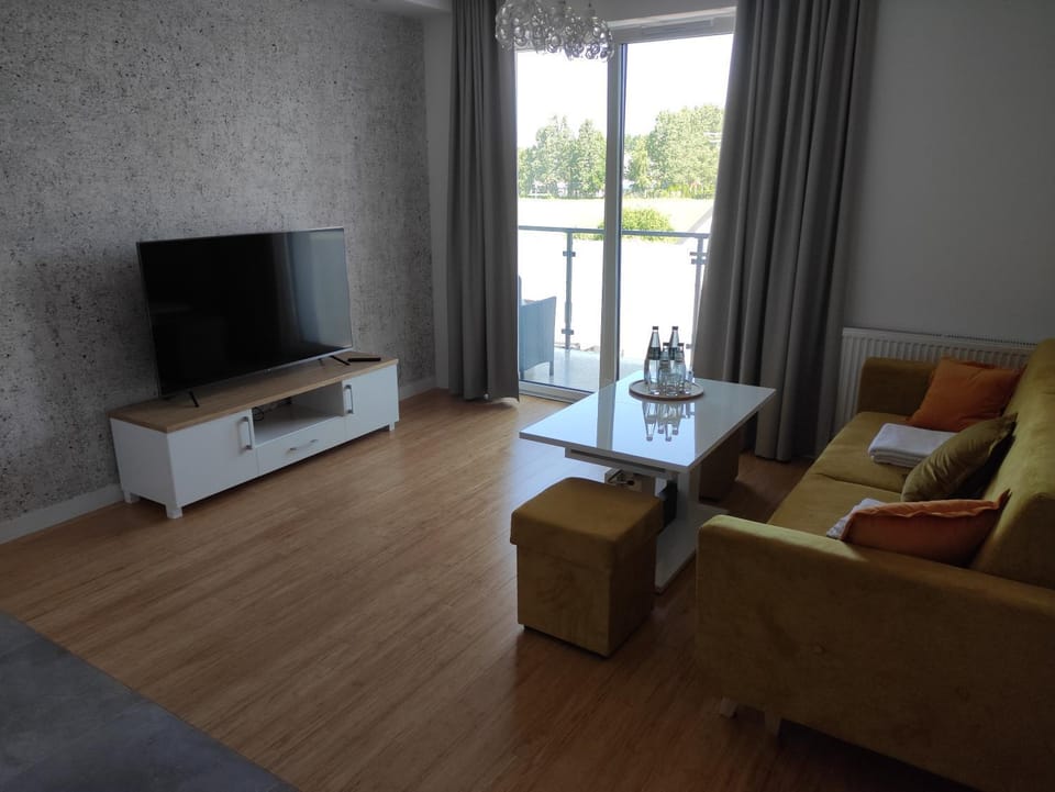 Communal lounge/ TV room, TV and multimedia, Living room, Seating area, Evening entertainment