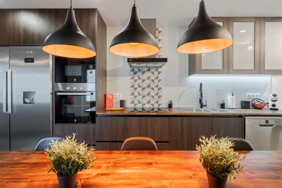 Coffee/tea facilities, Kitchen or kitchenette, Dining area, dishwasher, oven, stove