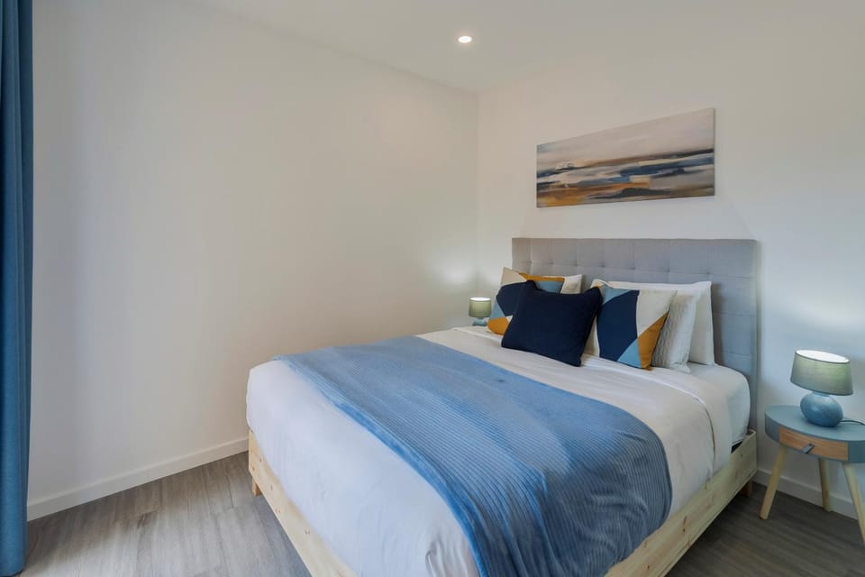 Bed, Photo of the whole room, Decorative detail, Bedroom