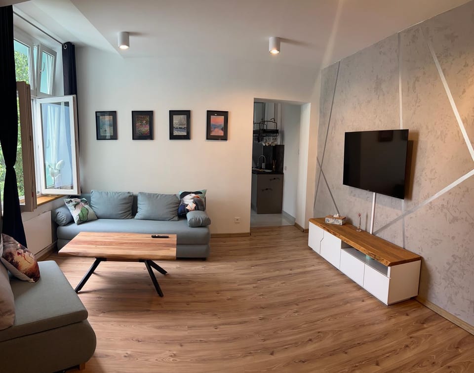 Communal lounge/ TV room, TV and multimedia, Living room, Seating area
