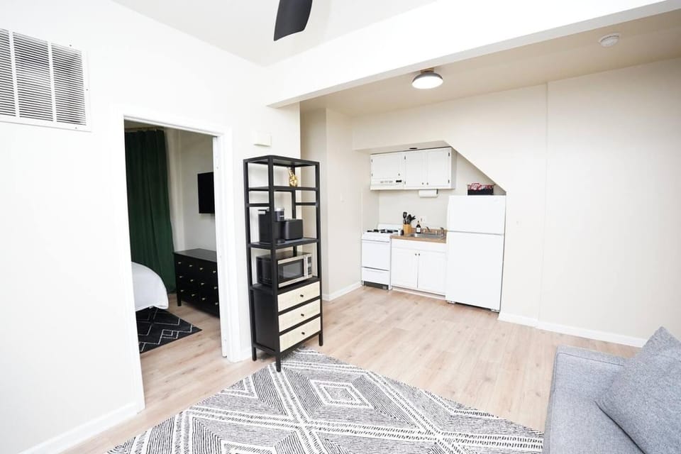 Four Bedroom House Near Sports & Museums House in Capitol Hill