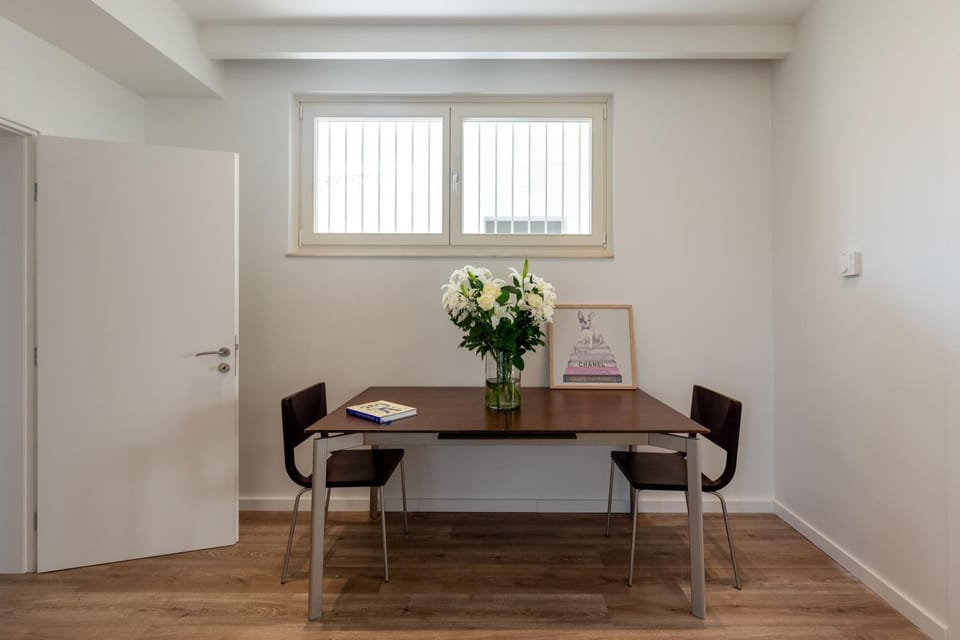 Seating area, Dining area, Lunch, Dinner