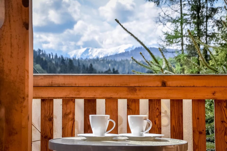 View (from property/room), Balcony/Terrace, Mountain view