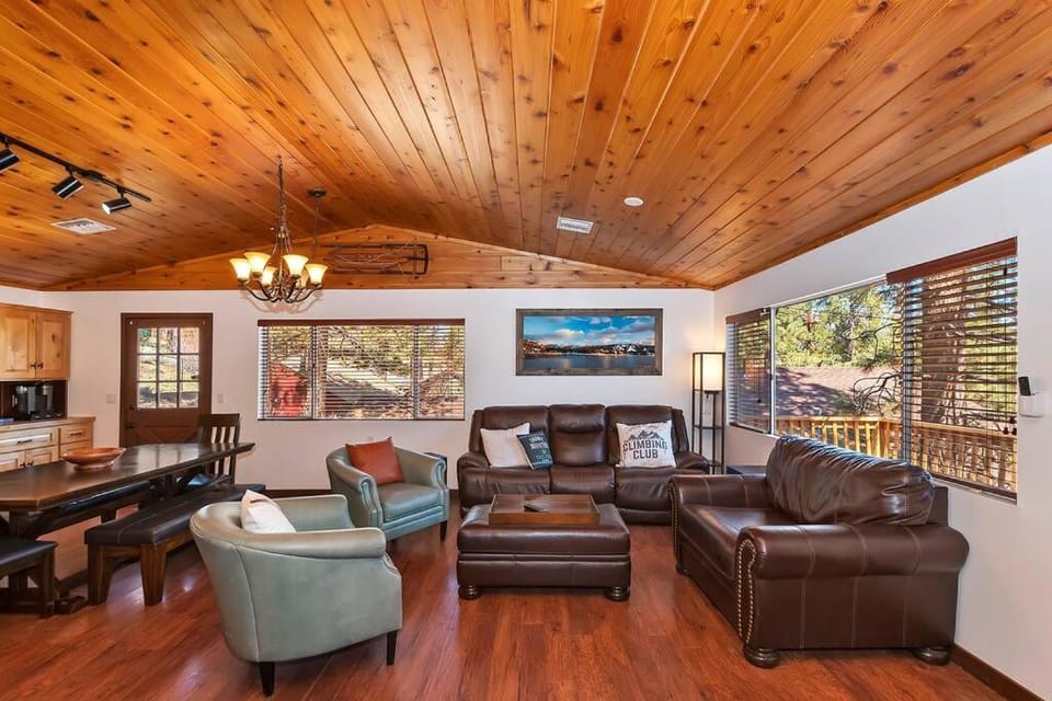 Fox Woods + Spa &Sauna room&Firepit Near the lake House in Big Bear