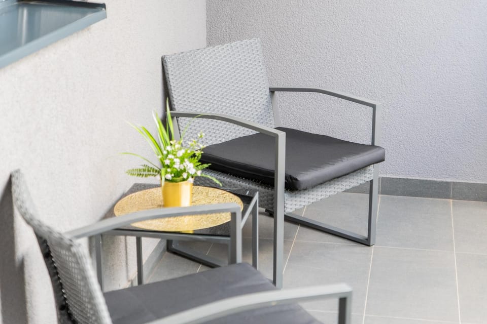 View (from property/room), Balcony/Terrace, Seating area