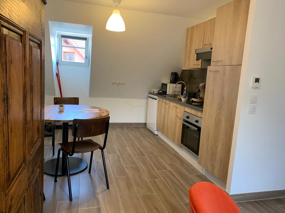 Kitchen or kitchenette, oven, stove