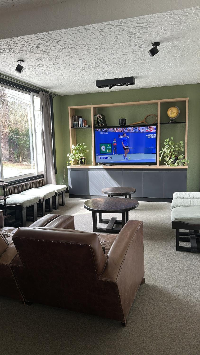 Communal lounge/ TV room, TV and multimedia, Living room, Seating area