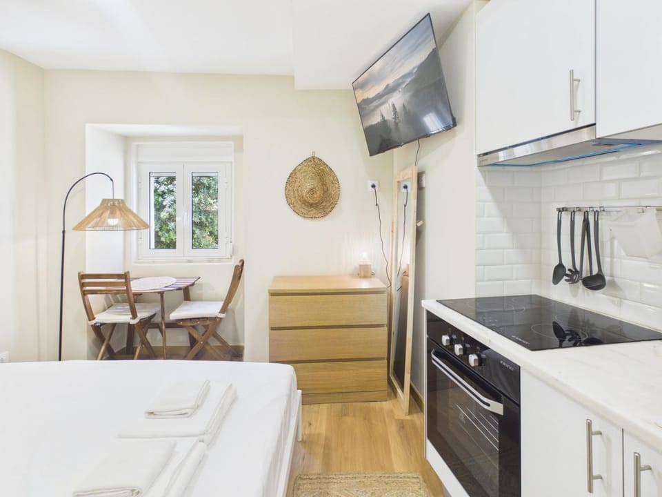 Cosy studio heart of Santos - AC | By Airnest Apartment in Lisbon