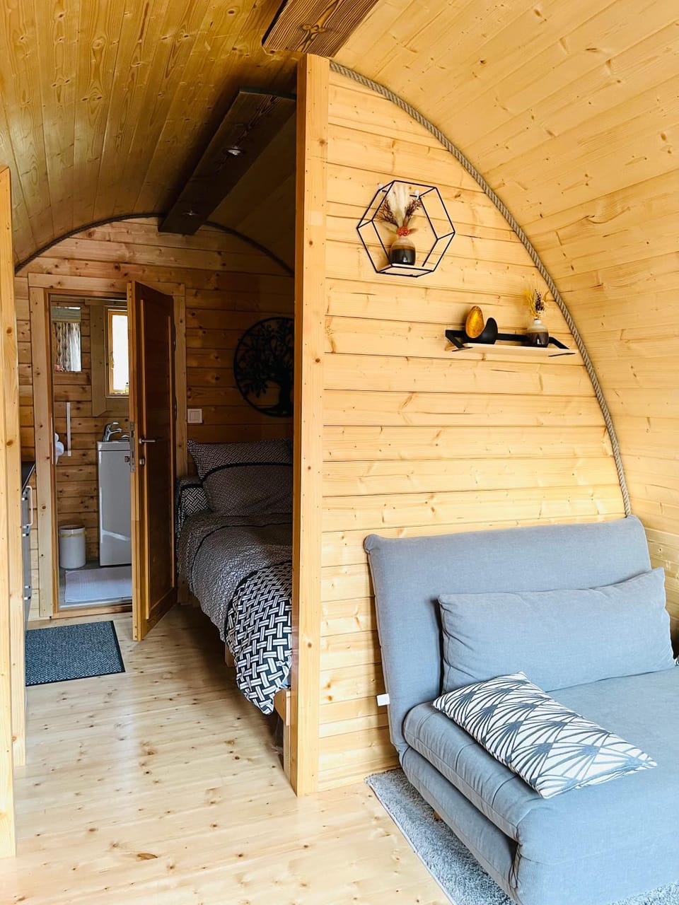 Bed, Living room