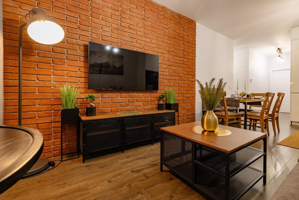 TV and multimedia, Kitchen or kitchenette, Living room, Seating area, Dining area