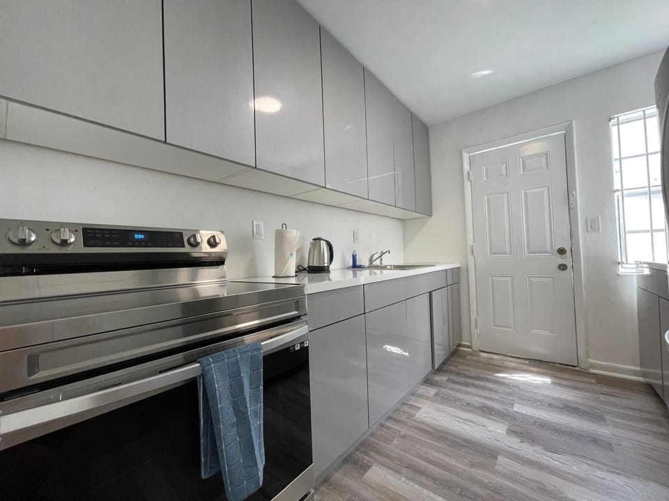 Kitchen or kitchenette, oven, stove