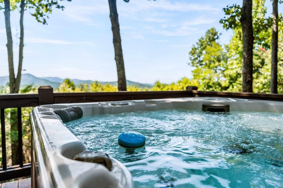30 percent off thru July 5 Insane Views Hot Tub Game Room House in Georgia
