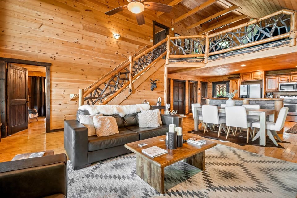30 percent off thru July 5 Insane Views Hot Tub Game Room House in Georgia