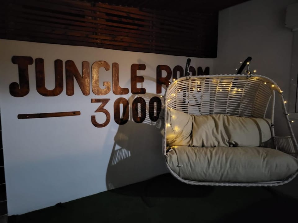 Jungle Room 3000 x Jacuzzi Privé - 2 personnes Apartment in Africa