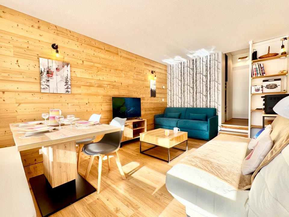 TV and multimedia, Living room, Dining area